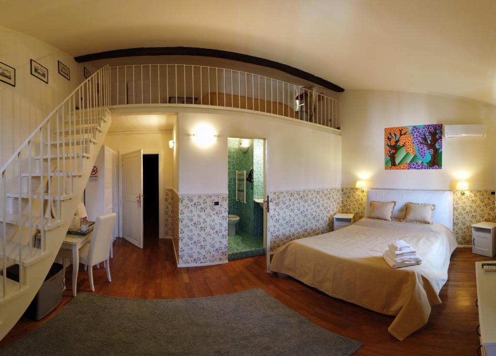 Postel nebo postele na pokoji v ubytování B&B Attico sulla Torre