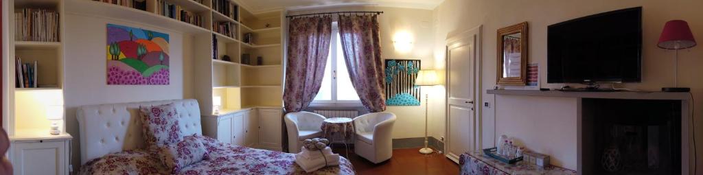 TV a/nebo společenská místnost v ubytování B&B Attico sulla Torre