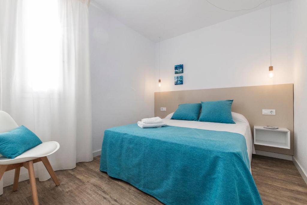 Postel nebo postele na pokoji v ubytování Apartamentos Playa Canutells