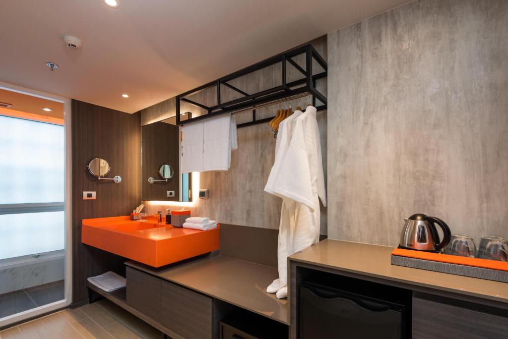 
Premier Garden View King Room
