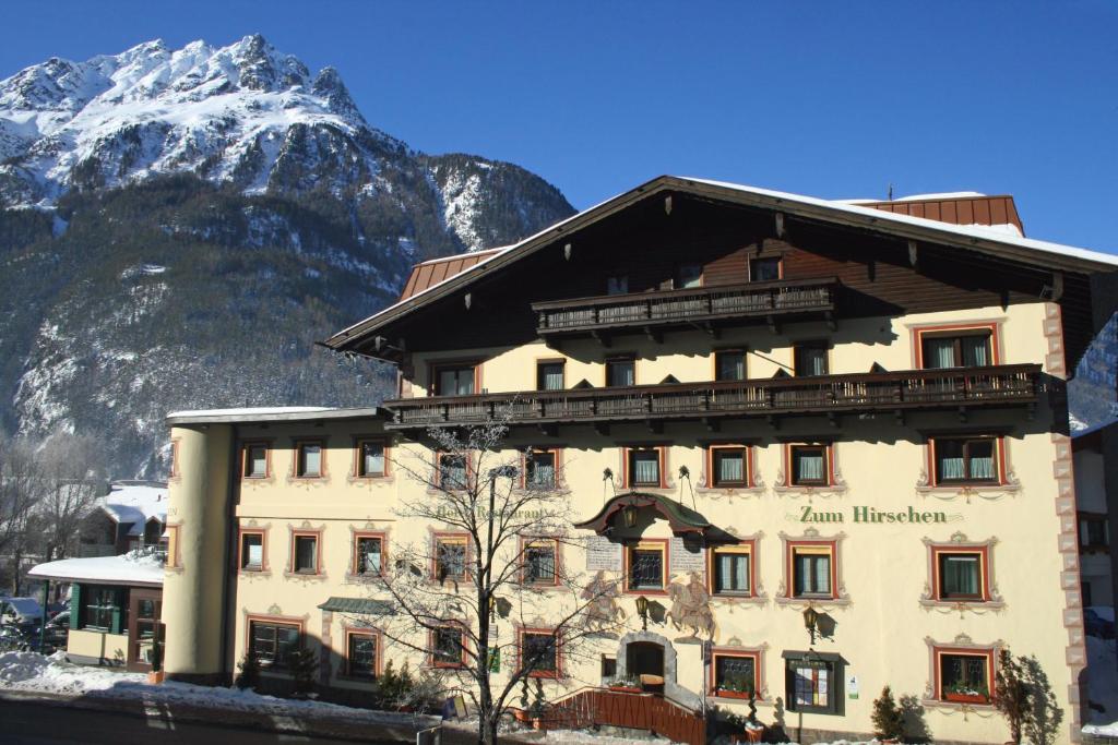 Nespecifikovaný výhled na hory nebo výhled na hory při pohledu z hotelu