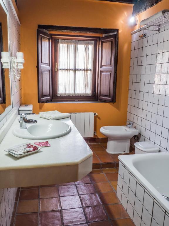 Koupelna v ubytování Posada La Robla