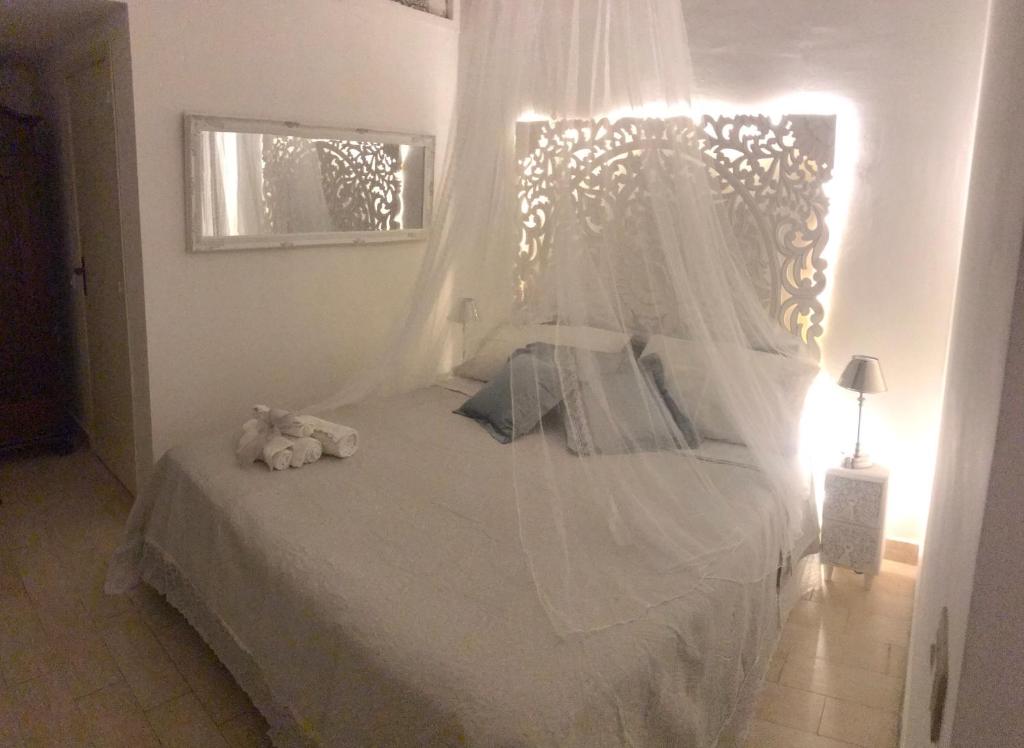 A bed or beds in a room at La Siciliana-di fronte la Cattedrale