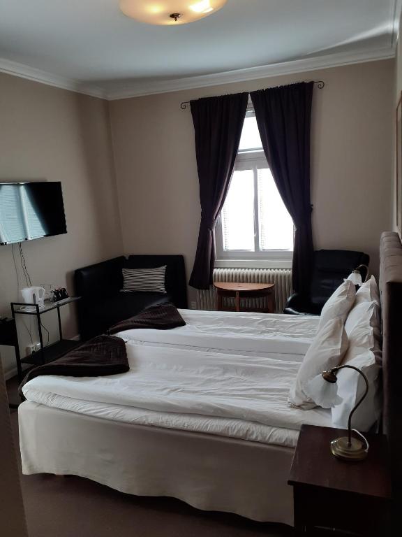Postel nebo postele na pokoji v ubytování Hotell S:t Olof