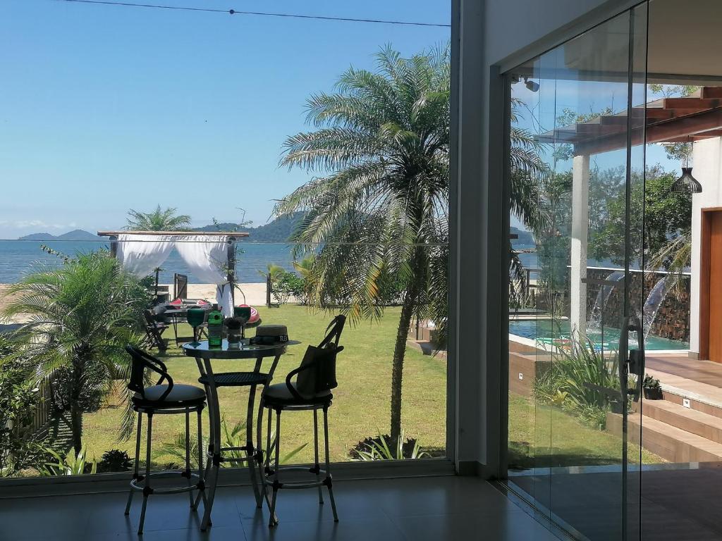  Pé na areia. Luxuosa Casa frente ao Mar - 4 Qts