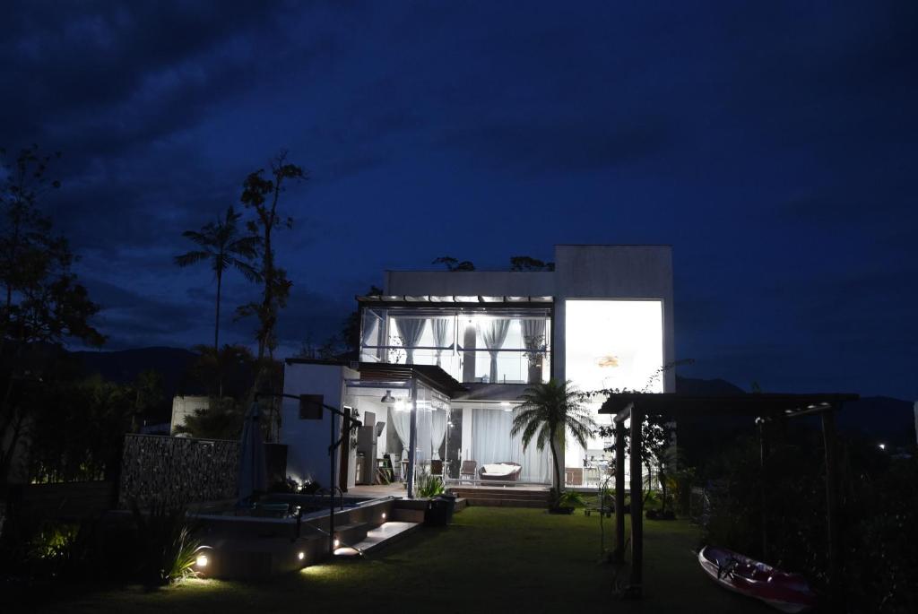  Pé na areia. Luxuosa Casa frente ao Mar - 4 Qts