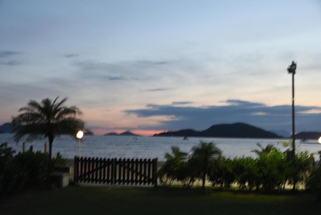  Pé na areia. Luxuosa Casa frente ao Mar - 4 Qts