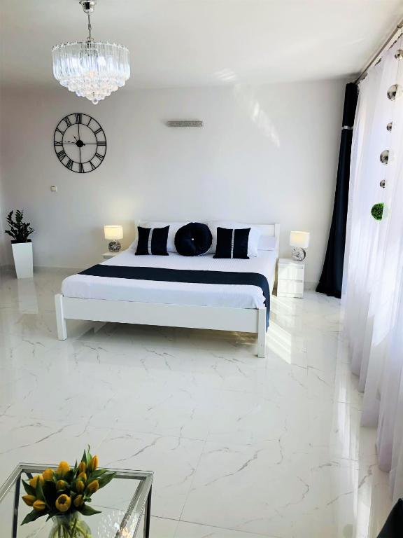 Posteľ alebo postele v izbe v ubytovaní Kaliny Apartamenty wanny z hydromasażem