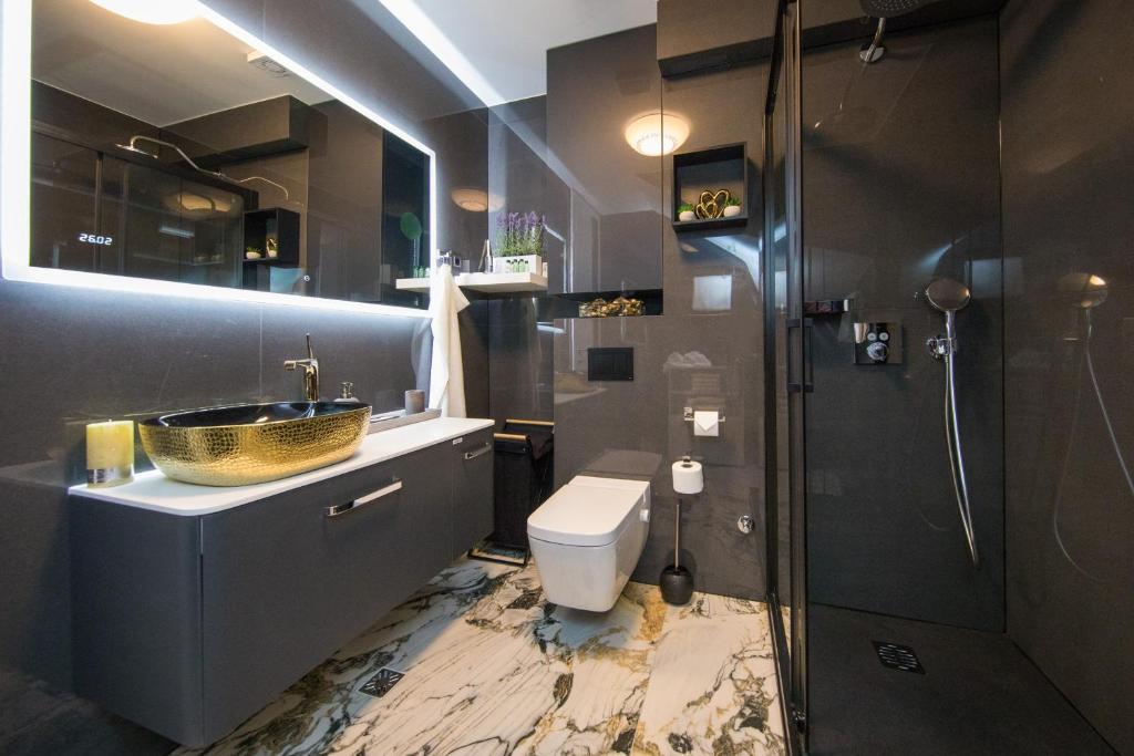 Koupelna v ubytování Luxury Apartment Edi