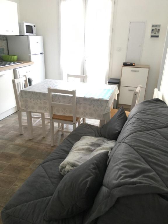 Kuchyň nebo kuchyňský kout v ubytování Le sable chaud