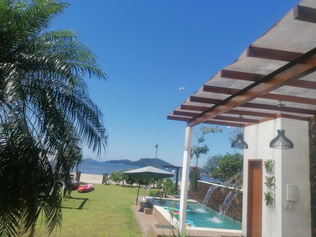  Pé na areia. Luxuosa Casa frente ao Mar - 4 Qts