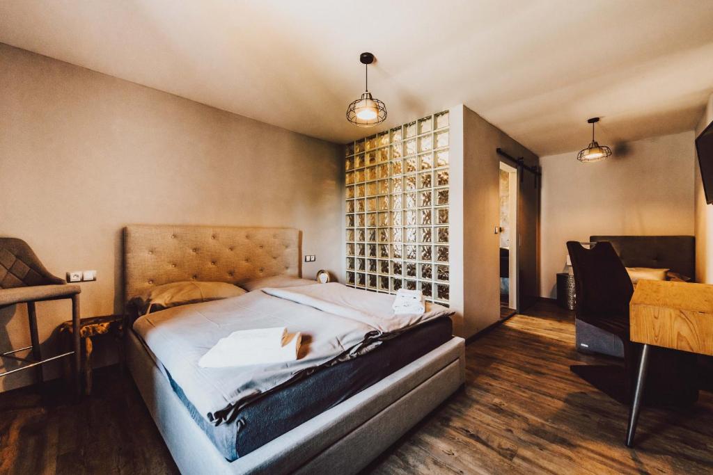 Postel nebo postele na pokoji v ubytování Resort Mlýn Černovice