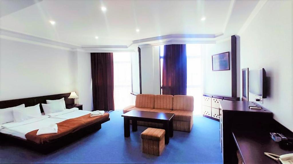 TV a/nebo společenská místnost v ubytování DDD Hotel