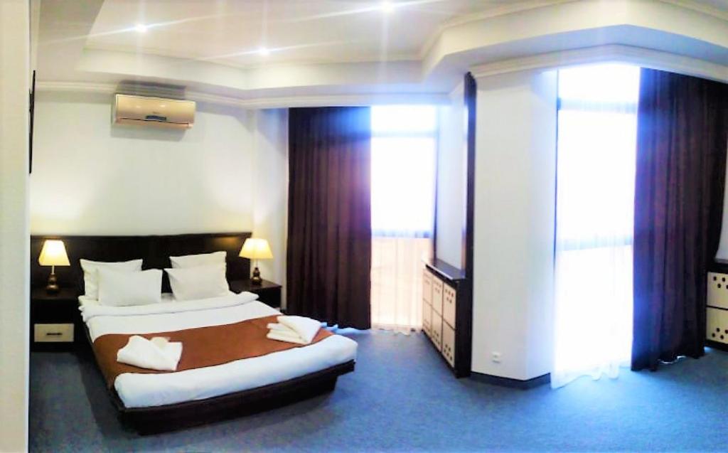 Postel nebo postele na pokoji v ubytování DDD Hotel