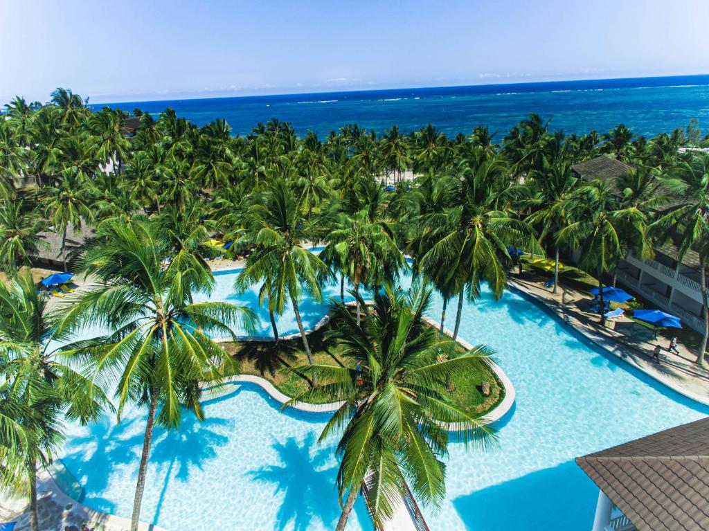 Bazén v ubytování PrideInn Flamingo Beach Resort & Spa Mombasa nebo v jeho okolí