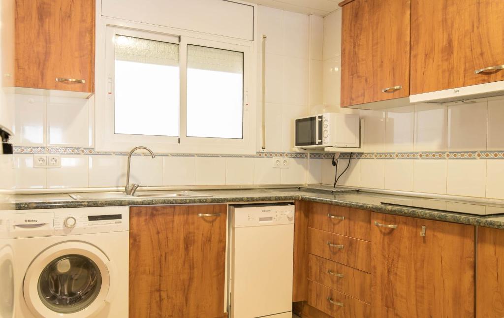 Kuchyň nebo kuchyňský kout v ubytování Apartaments Costamar Calafell