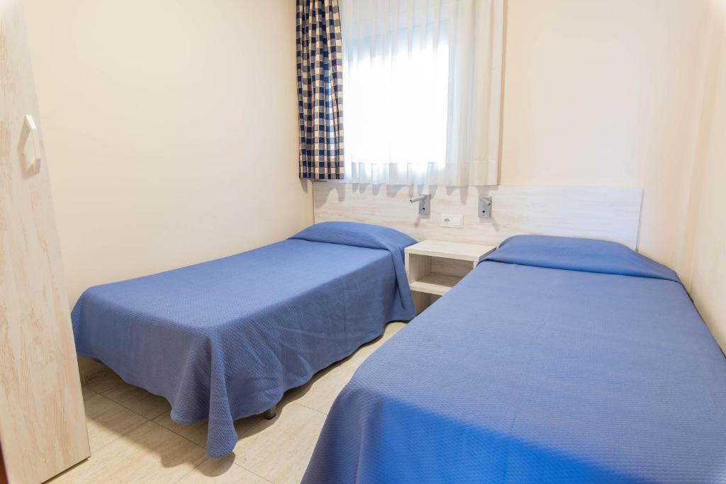 Postel nebo postele na pokoji v ubytování Apartaments Costamar Calafell