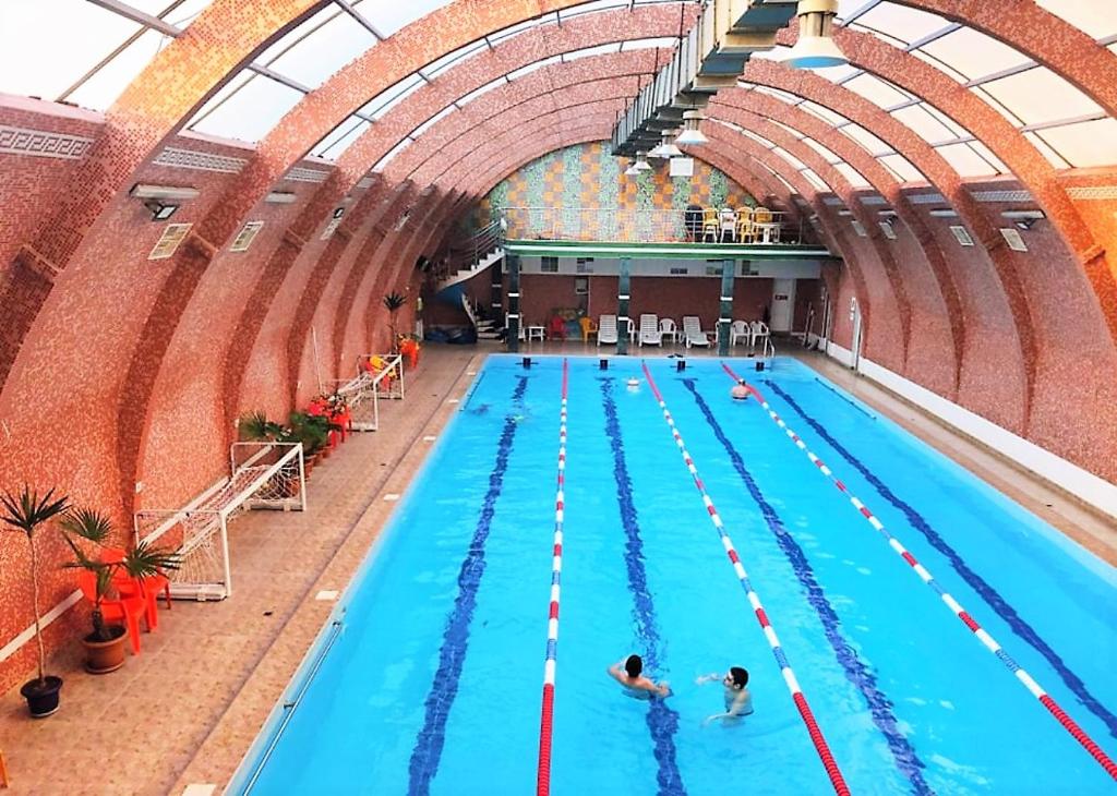 Bazén v ubytování DDD Hotel nebo v jeho okolí