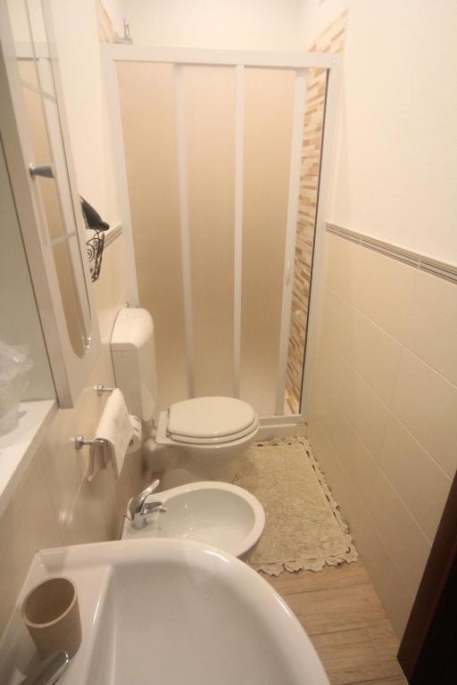 a small bathroom with a toilet and a sink at Vernazza Vacation 2 in Vernazza