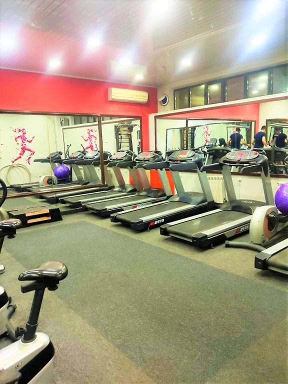Fitness centrum a/nebo fitness zařízení v ubytování DDD Hotel