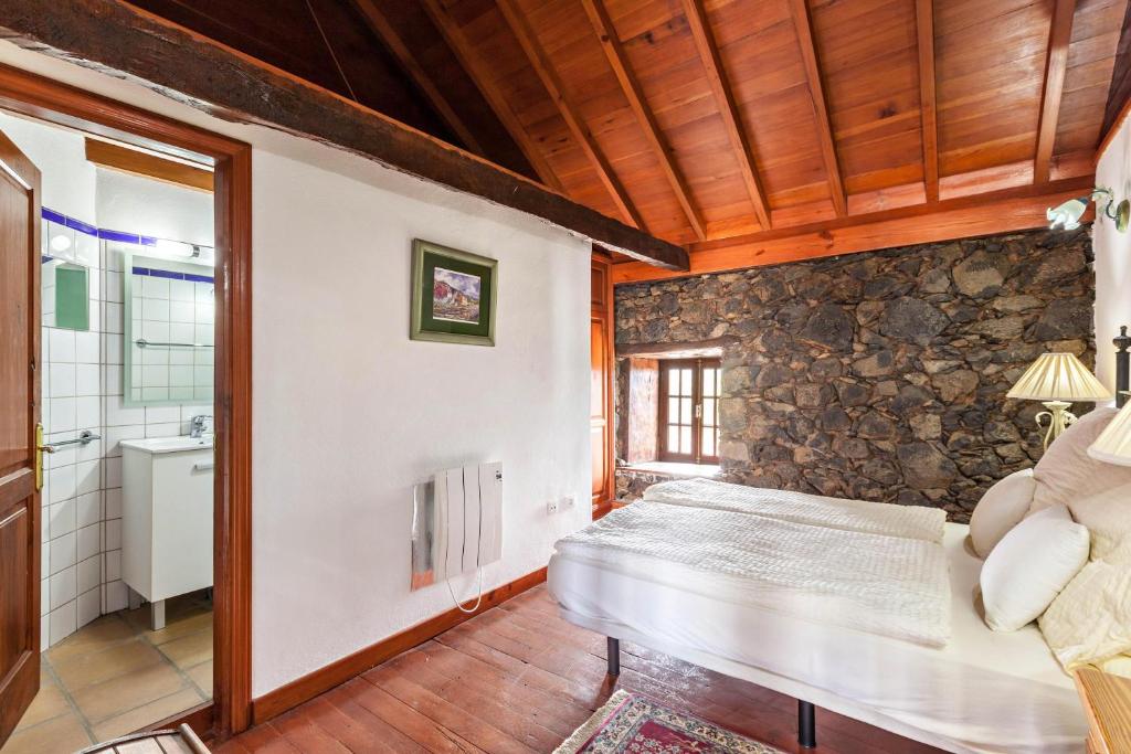 Postel nebo postele na pokoji v ubytování Finca Los Viñedos Casa Rural