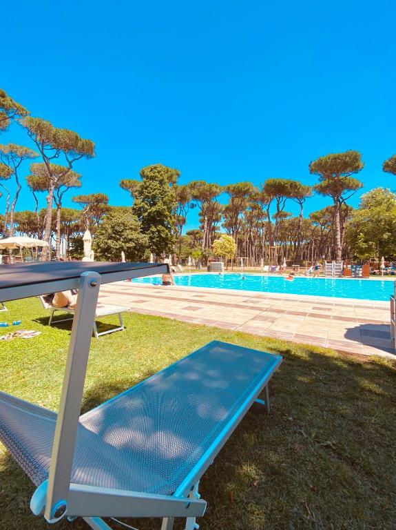 Bazén v ubytovaní ISOLA VERDE Camping Village alebo v jeho blízkosti