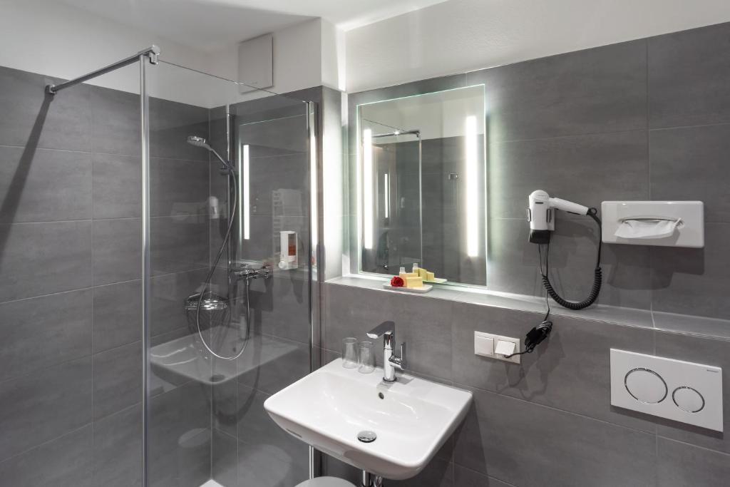 Koupelna v ubytování Hotel Elysee