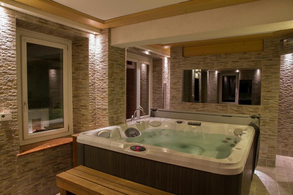 Koupelna v ubytování Hotel Al Pelmo Wellness