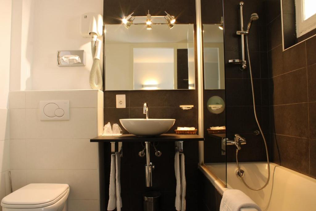 Koupelna v ubytování Hôtel Alexandra