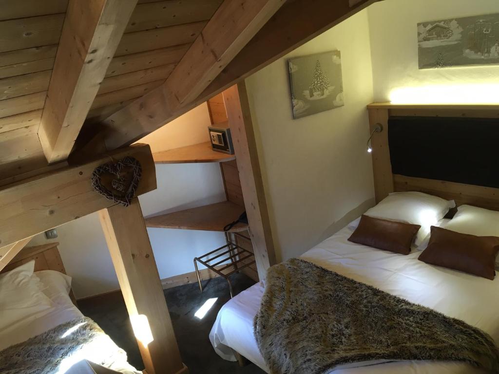 Postel nebo postele na pokoji v ubytování Hôtel Les Airelles