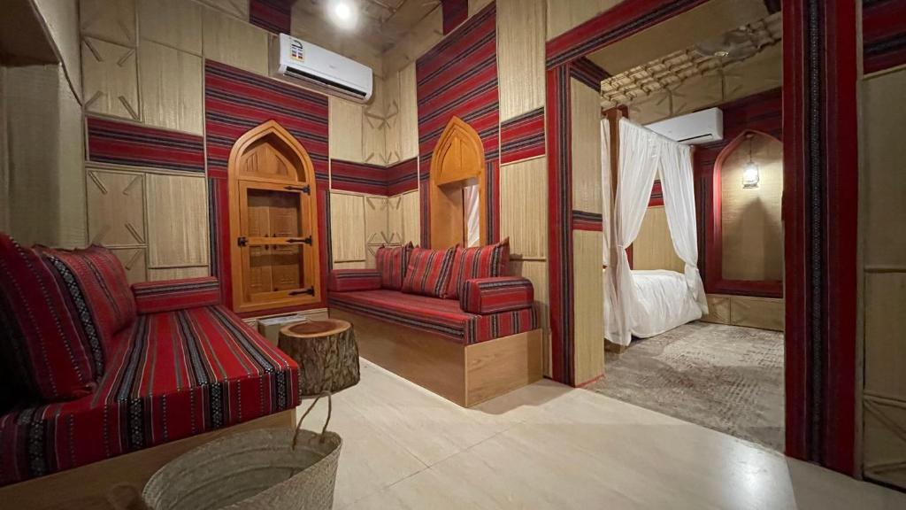 Posezení v ubytování Fort Guesthouse نُزل القلعة