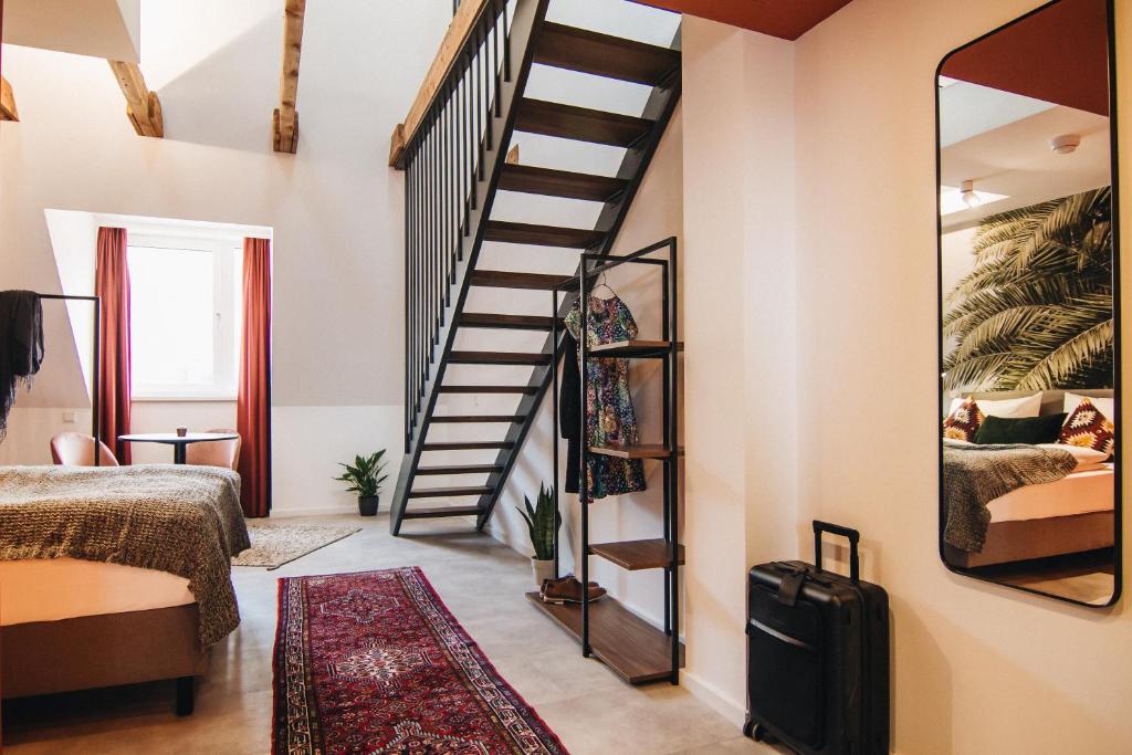 Astoria Apartments - One-Bedroom Apartment