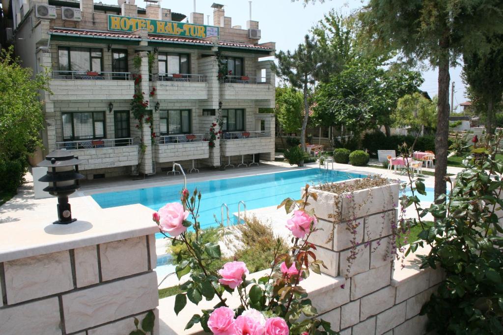 Bazén v ubytování Hotel HAL-TUR nebo v jeho okolí