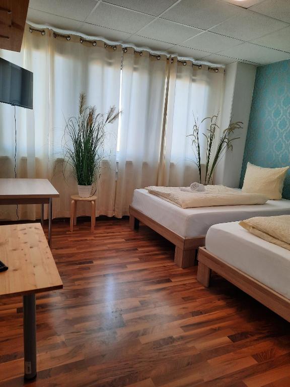 Postel nebo postele na pokoji v ubytování Easy Stay Rooms