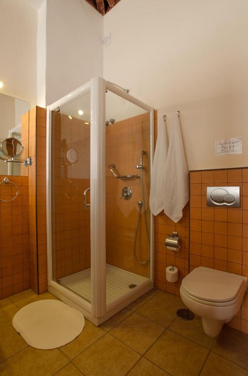 Koupelna v ubytování Gara Hotel