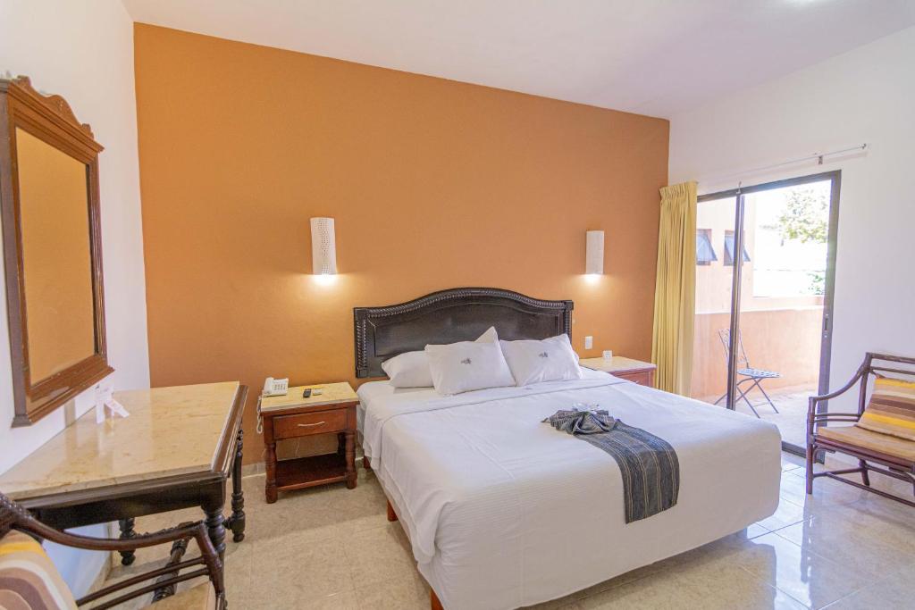 Postel nebo postele na pokoji v ubytování Hotel María Jose