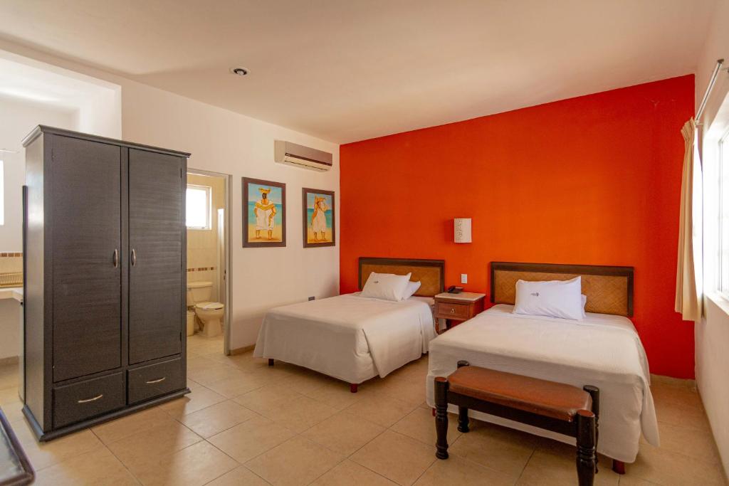 Postel nebo postele na pokoji v ubytování Hotel María Jose
