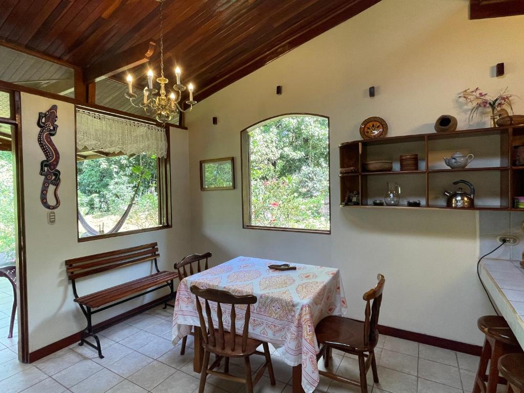 Fotografie z fotogalerie ubytování Finca Isla Rainforest Retreat v destinaci Aguas Zarcas