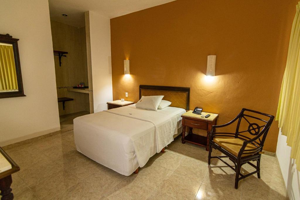 Postel nebo postele na pokoji v ubytování Hotel María Jose