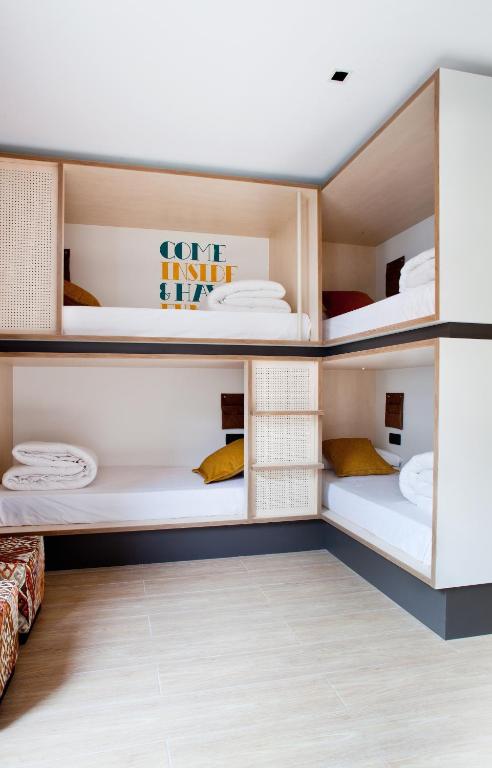 رزرو هتل و هاستل، Toc Hostel سویا, آژانس هواپیمایی آسمان سپید
