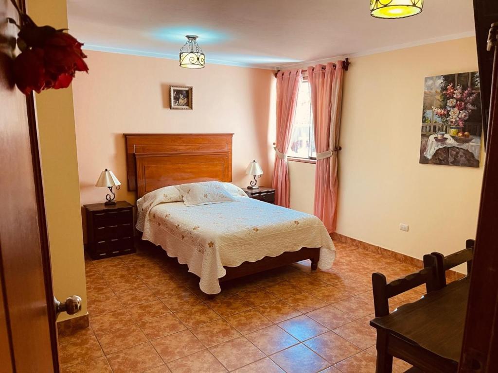 Postel nebo postele na pokoji v ubytování Hotel Sevilla