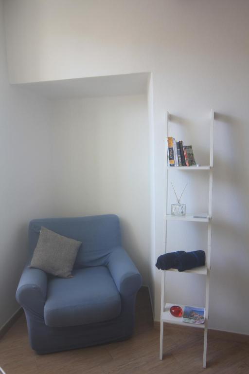 a blue couch in a room with a book shelf at Vernazza Vacation 2 in Vernazza