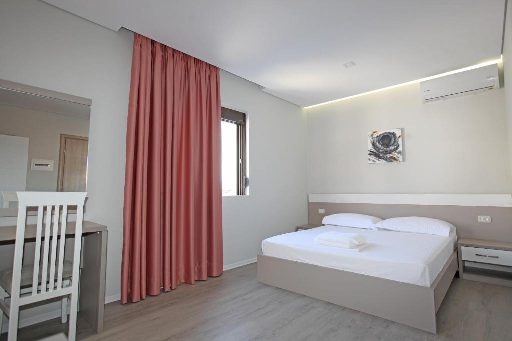 Postel nebo postele na pokoji v ubytování Star Hotel Saranda