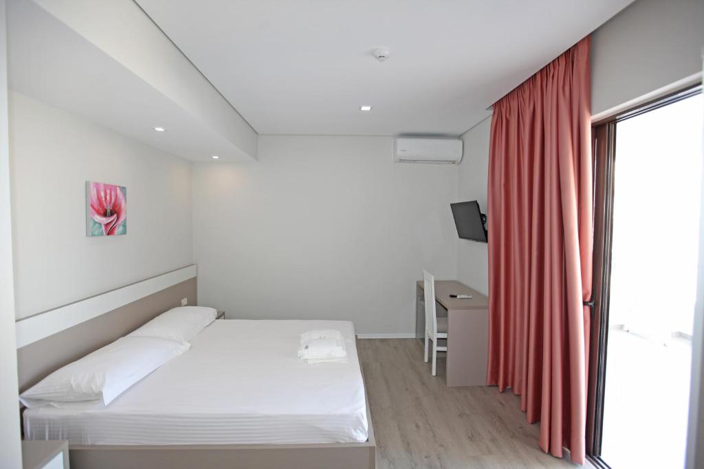 Postel nebo postele na pokoji v ubytování Star Hotel Saranda