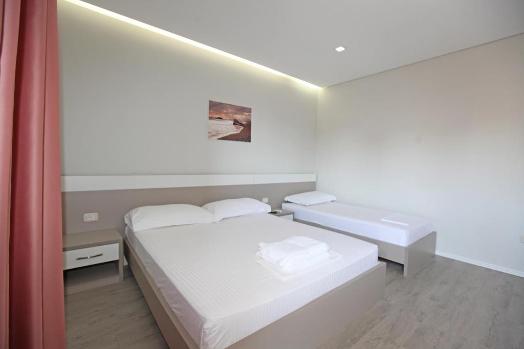 Postel nebo postele na pokoji v ubytování Star Hotel Saranda