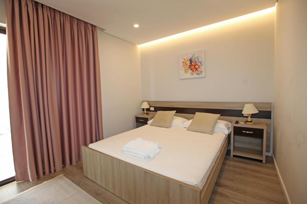 Postel nebo postele na pokoji v ubytování Star Hotel Saranda