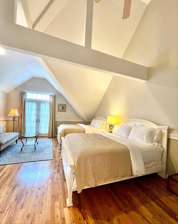 Inn on Main Hotel - Quarto Queen Com Duas Camas Queen -size (304)