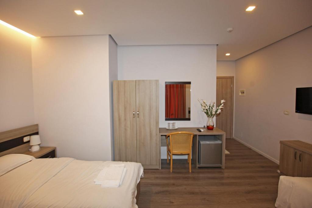 Postel nebo postele na pokoji v ubytování Star Hotel Saranda