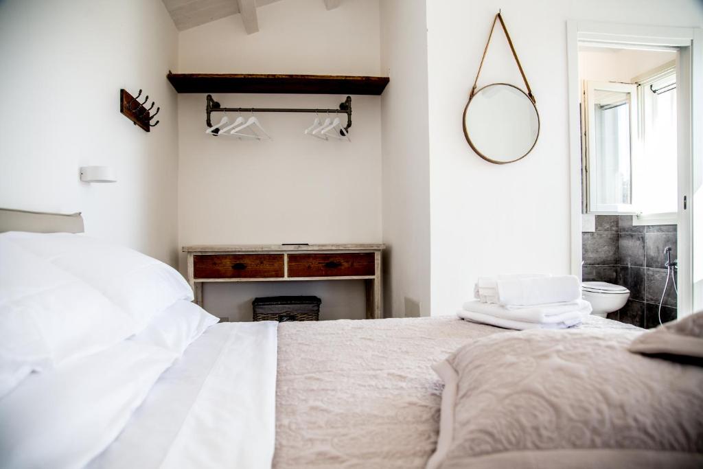 Een bed of bedden in een kamer bij Oliveto Bed and Breakfast
