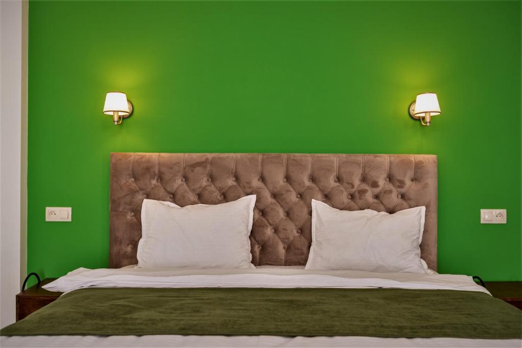 Postel nebo postele na pokoji v ubytování B&B Old Tbilisi